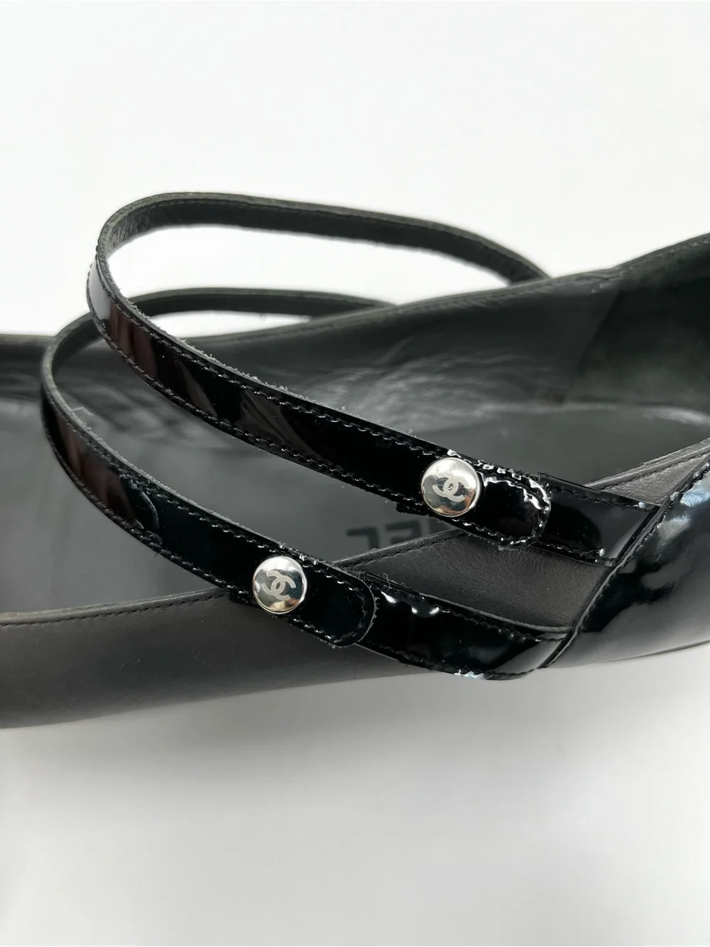 Chanel Mary Jane Janes Ballet Flats Black Gray Cap Toe Two Tone CC Logo 39.5 9.5